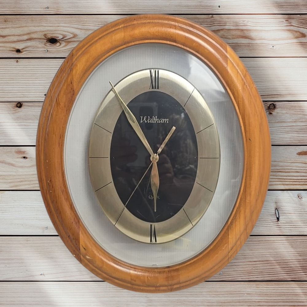 Vintage  QUARTZ  WALTHAM Wall Clock Hard Clear/Brown Plastic Oval 80's USA